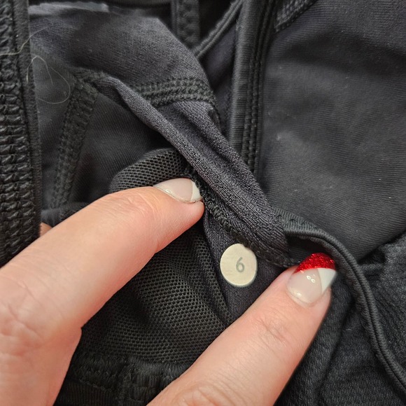 Lululemon Women's Black Halter Strappy Back‎ Tank Top. Size 6 - Picture 4 of 6